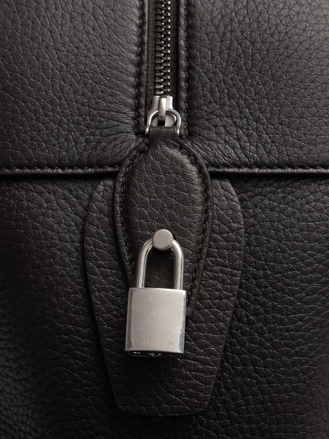 Borsa 15.75 India in pelle martellata
