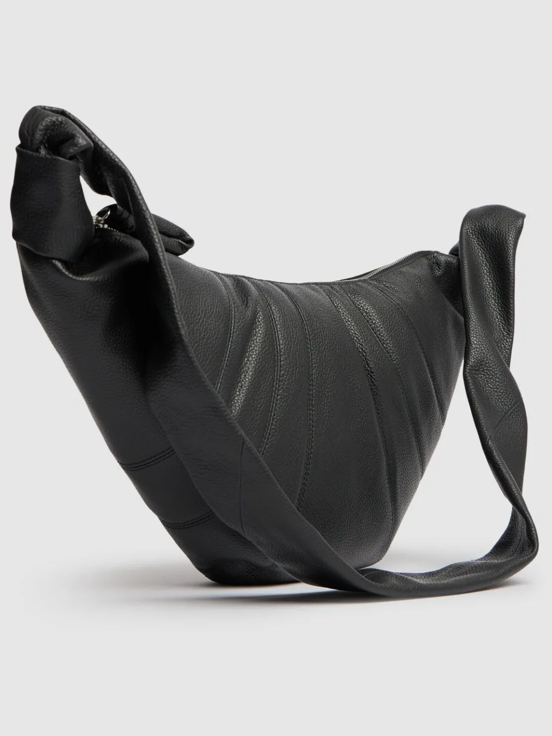 Borsa media Croissant in pelle martellata