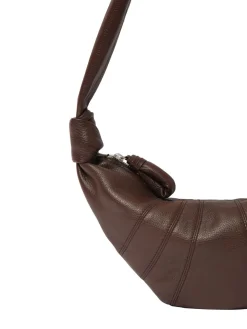 Borsa piccola Croissant in pelle martellata