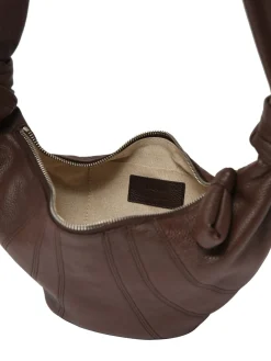 Borsa piccola Croissant in pelle martellata