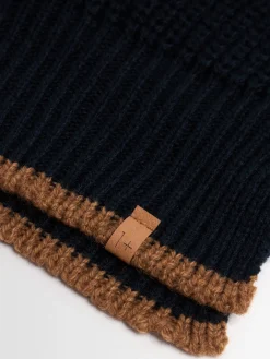 Cappello in maglia di misto lana con pompom