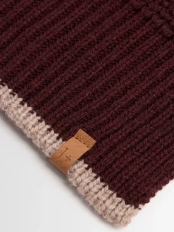 Cappello in maglia di misto lana con pompom