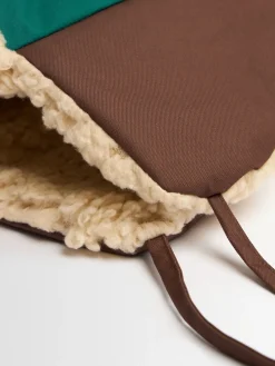 Cappello in teddy e nylon color block