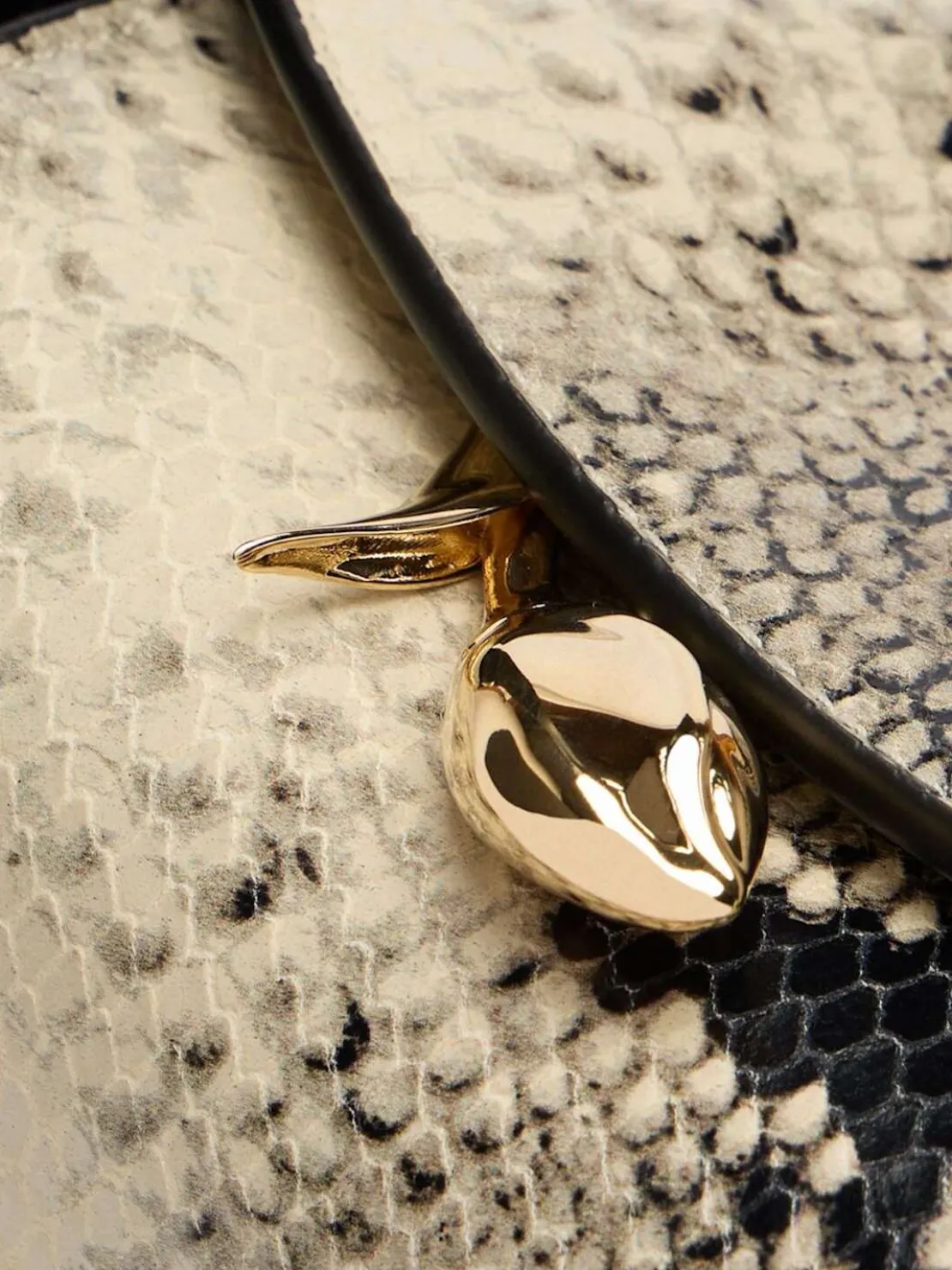 E/W Bloom leather shoulder bag
