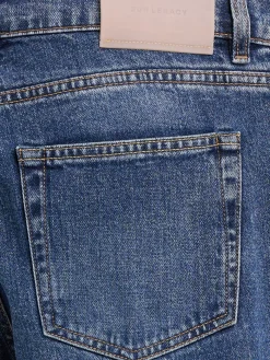 Jeans in denim