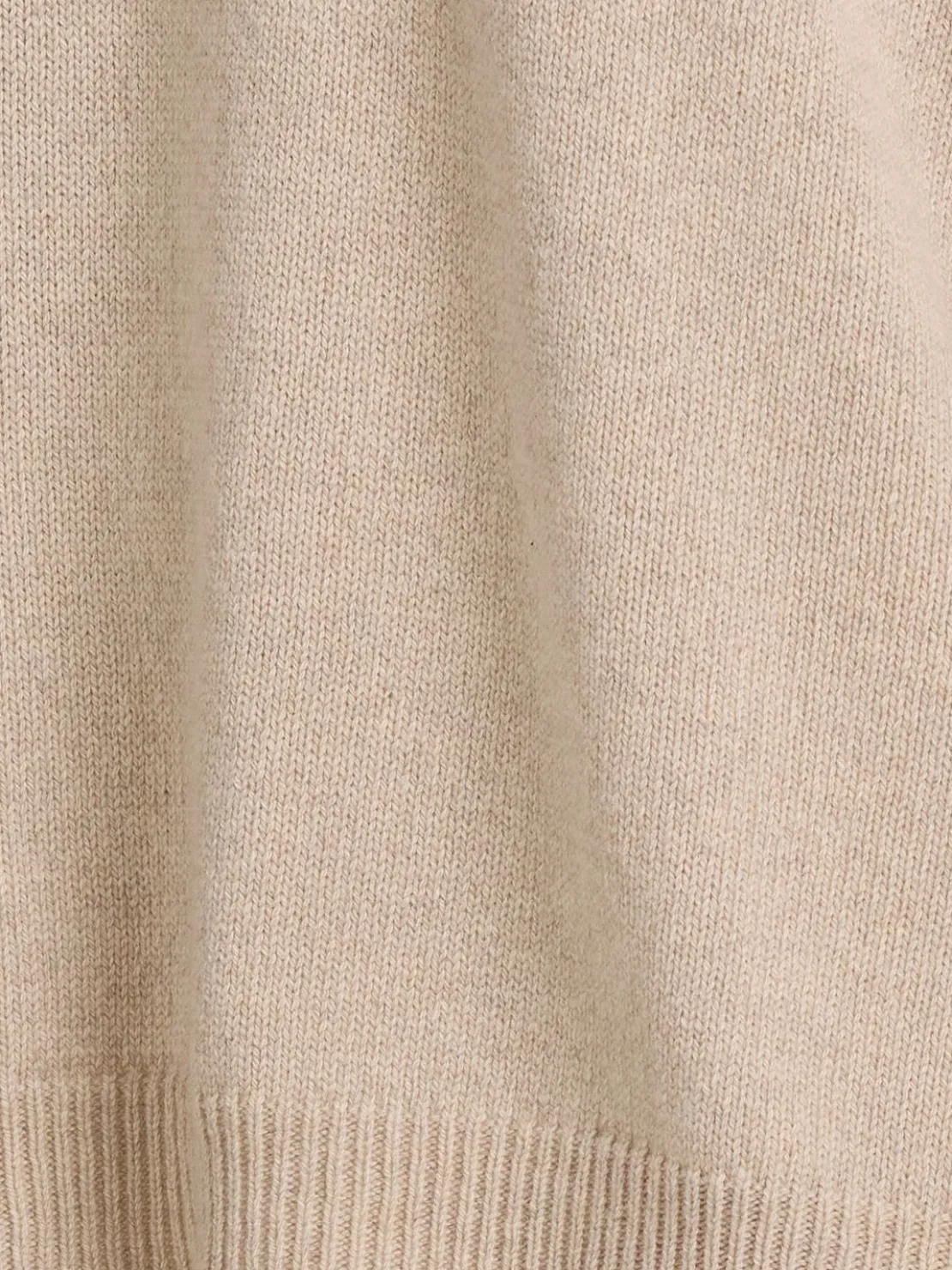 Maglia Zefiro in eco-cashmere con scollo a V