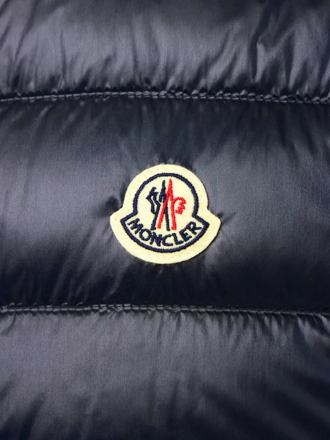 Piumino smanicato Gui in nylon trapuntato