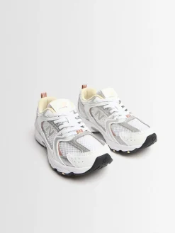 Sneakers 530