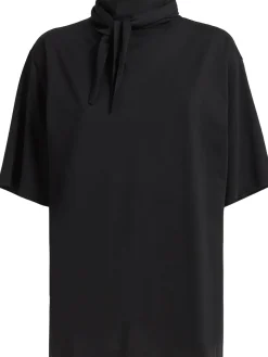 T-shirt w/ scarf