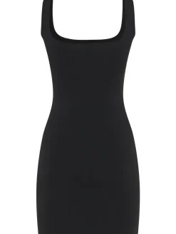Vestito con scollo squadrato