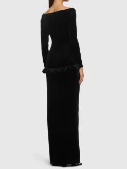 Vestito in velluto con spalle scoperte