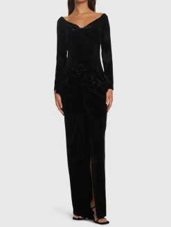 Vestito in velluto con spalle scoperte