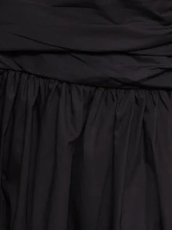 Vestito lungo / chiusura al collo e scollo