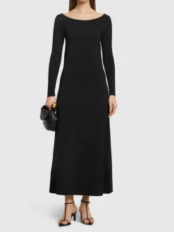 Vestito lungo con spalle scoperte in maglia