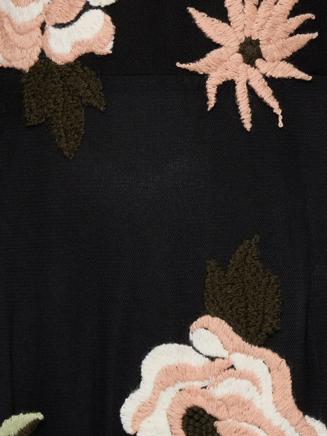 Vestito lungo in tulle con ricami