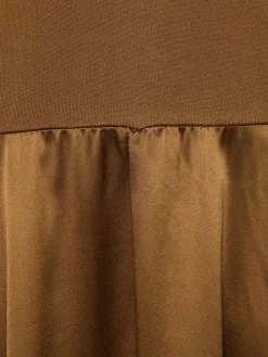 Vestito senza spalline Illi in raso e jersey