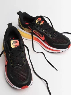 Vomero 18 sneakers