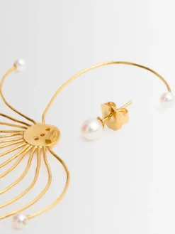 White Swan mono ear cuff